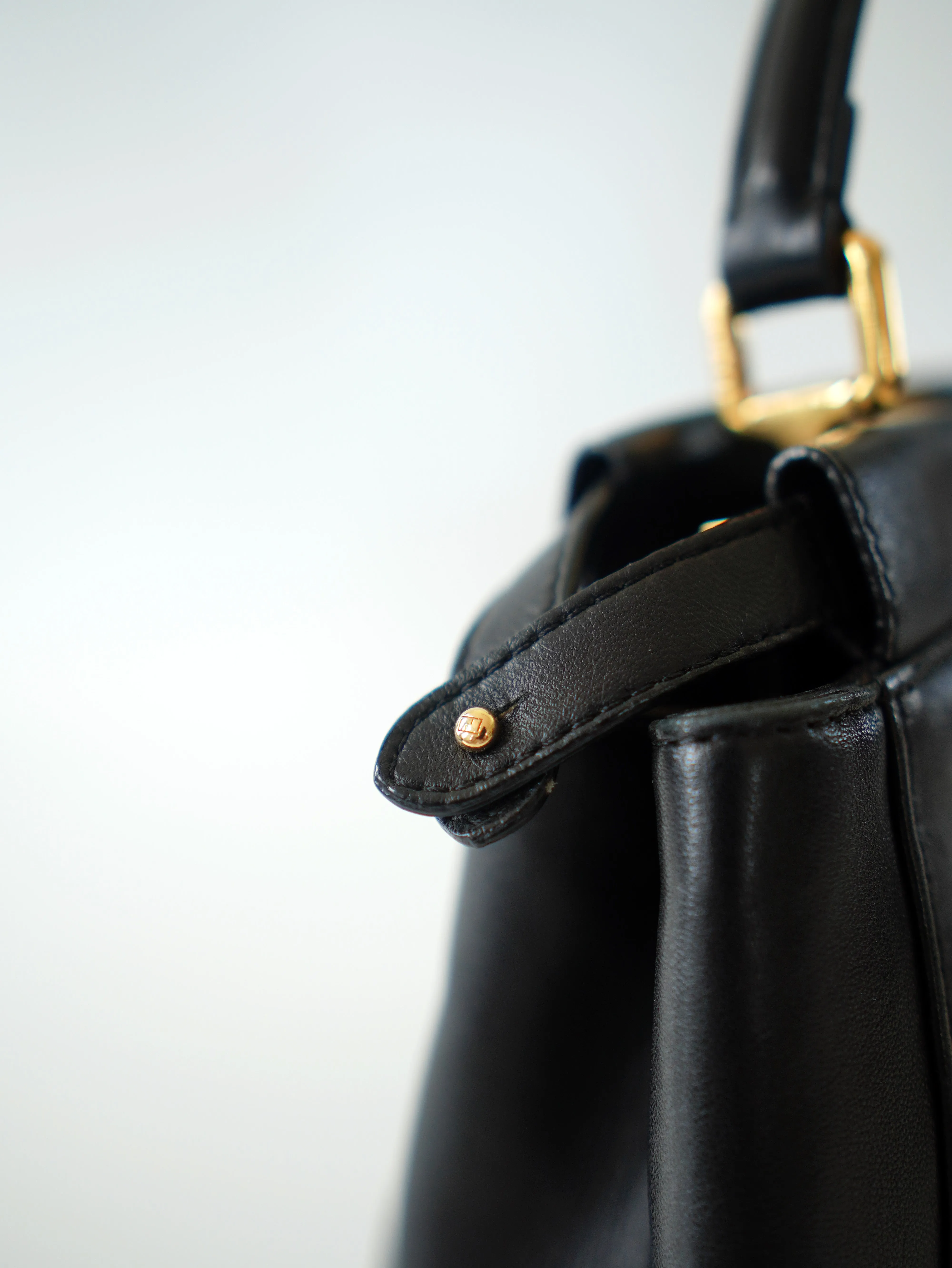 <b>FENDI</b> <br>Iconic Mini Peekaboo