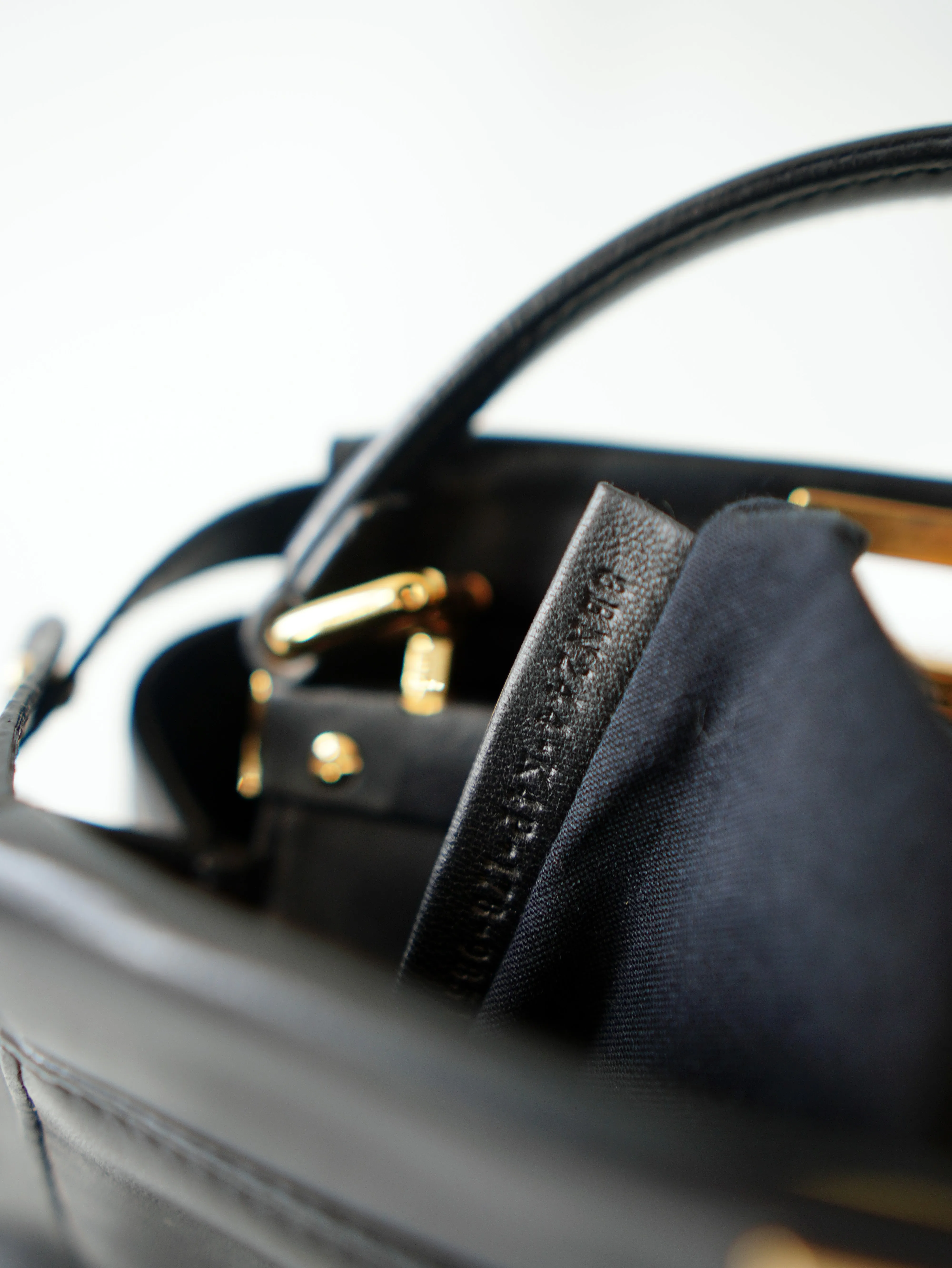 <b>FENDI</b> <br>Iconic Mini Peekaboo